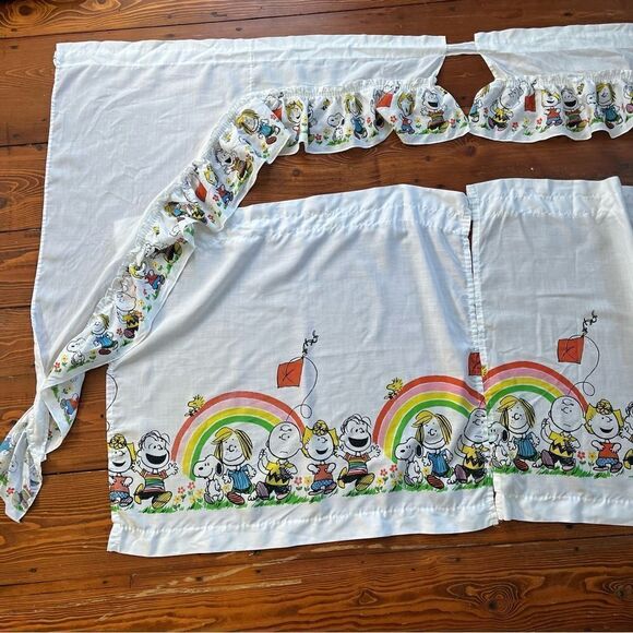 Vintage Peanuts Curtains 1966 Cafe Curtains With Ruffle Valance - Picture 6 of 13
